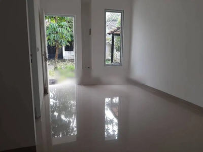 DIJUAL RUMAH 2 KAMAR SIAP HUNI DITAMPAK SIRING, SENTUL CITY (SSR020)