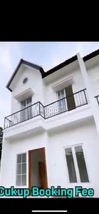 Dijual rumah 2 lantai otista