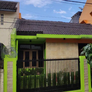 DIJUAL RUMAH 2 LANTAI SIAP HUNI .