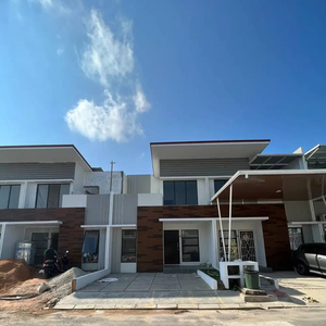 Dijual rumah baru 2 lantai central raya tiban