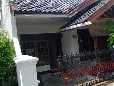 Dijual Rumah Hoek Luas 136m di Pusat Kota Bekasi
