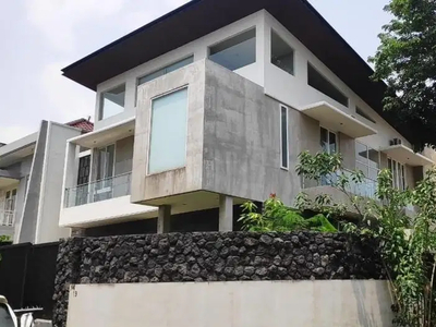 Dijual Rumah Pakuwon City Surabaya Timur Furnish Minimalis (2574)