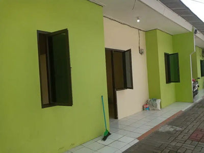 Dikontrakan kontrakan 3 pintu