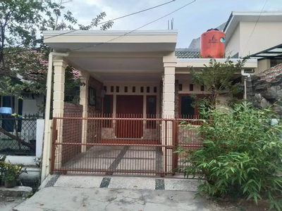 Disewa Rumah Bulevar hijau nan lentik (J0918)