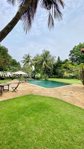 Harga Terbaik Rumah Gaya Bali Taman Luas Area Pejaten Barat
