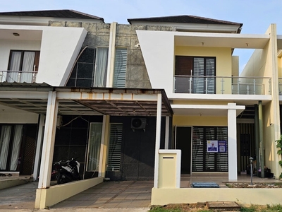 Rumah 2 lantai Lokasi bagus di Cluster Arana, Kota Harapan Indah