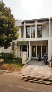 Dijual Rumah Bagus Siap Huni di Cluster Emerald Terrace, Bintaro