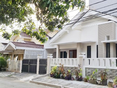 Dijual Rumah Bagus Siap Huni di Kasuari Bintaro Jaya Sektor 9, Ta