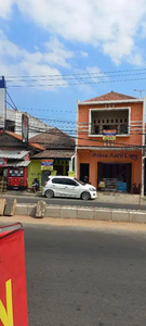 Rumah beserta toko