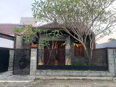 Rumah Dalam Perumahan Merapi Regency Jalan Kaliurang