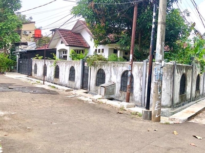 Dijual Rumah dengan Tanah Luas di Villa Pamulang, Pondok Benda