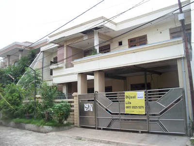 Rumah di Bendul Merisi Utara