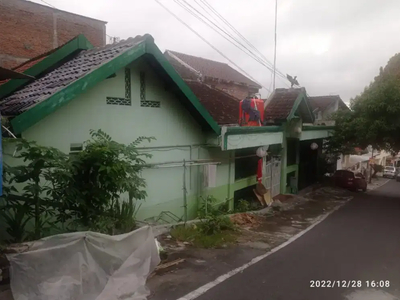 Rumah Dijual Hitung Tanah Lokasi Diblakang UNS Surakarta