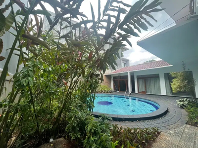 Rumah Hoek, bebas banjir, siap huni di Pondok Indah, Jakarta Selatan