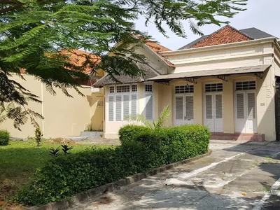 Rumah Kolonial Belanda Pusat Kota Daerah Komersial Pregolan Surabaya