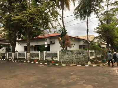 Rumah lama layak huni lokasi dalam komplek loka indah