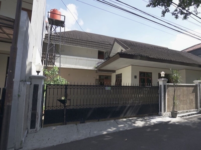 Dijual Rumah Lokasi Tengah Kota di Tebet, Jakarta Selatan