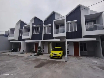 Rumah Mewah 2 Lantai di CIPAYUNG JAKARTA TIMUR