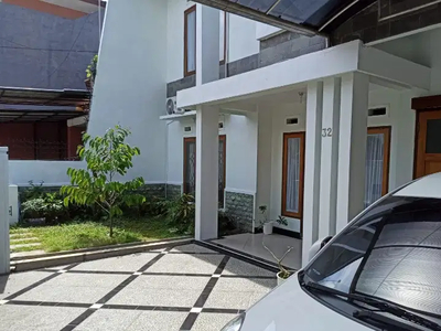 Rumah minimalis dua lantai Soeharto kota Malang