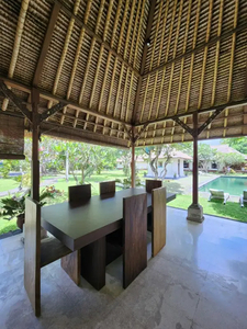 Villa with Big Garden and Swimming Pool at Sanur for Lease