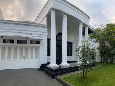 White Classic House With Private Pool In Pondok Indah Area