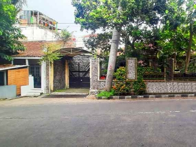 Rumah Modern Classic Dengan Kolam Renang Di Sukahaji Pasteur Bandung