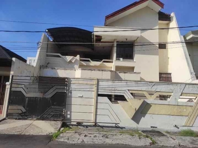 Rumah Secondary Di Dharmahusada Indah Timur Dengan Row Jalan Lebar