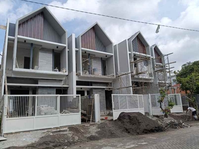 Rumah Surabaya Timur Tenggilis Dekat Ubaya Row Jalan 5 Mobil