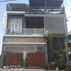 Dijual Rumah 2.5 Lantai, SHM