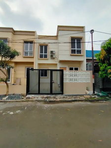 Dijual Rumah Cantik Siap Huni di Sektor 7 Gading Serpong