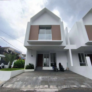 Dijual Rumah Design Scandinavian di Pejaten Barat Jakarta Selatan