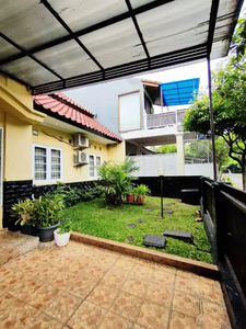 Dijual rumah mewah semi furnish di kemang pratama bekasi