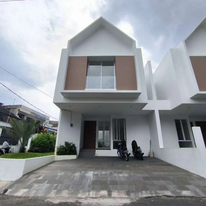 Dijual Rumah Scandinavian di Pejaten Barat Jakarta Selatan