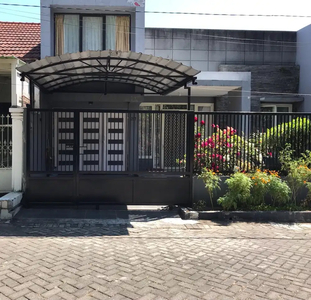 Dijual Rumah Siap Huni di Simpang Darmo Permai Selatan 1.5 lantai