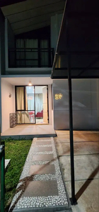 DISEWAKAN RUMAH CLUSTER UPTOWN SIAP HUNI FULL FURNISHED PEMILIK