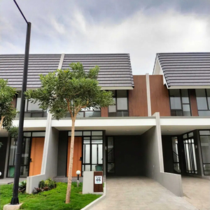 Rumah 2 Lantai Di Kawasan strategis Harga 900 jtan al in Biaya Surat