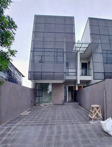 RUMAH BARU BERGAYA INDUSTRIAL MODERN DI SETRA DUTA D'GRANDE, BANDUNG