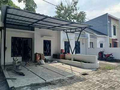 Rumah baru siap huni di pedurungan tengah dekat nasmoco Majapahit