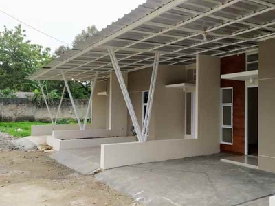 Rumah Cluster Dilewati Angkot Pinggir Jalan Citayam Dekat Depok