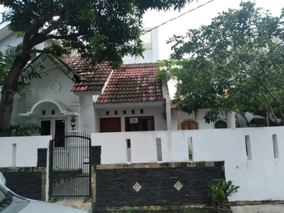 Rumah dengan tanah luas perumahan muslim Villa Ilhami