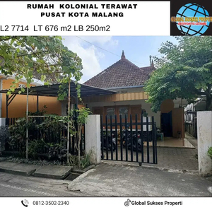 Rumah Desain Colonial Asri Bagus Terawat Poros Jalan Klojen Malang