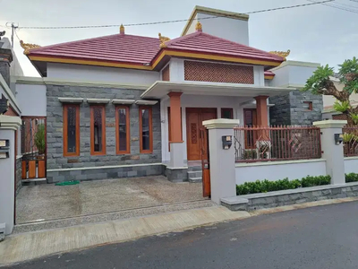 RUMAH MEWAH TEPI JALAN ASPAL AREA BACIRO KODYA