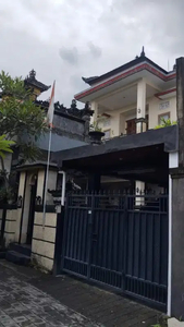 Semi Villa PooL di Jln Dewi Madri, RENON
