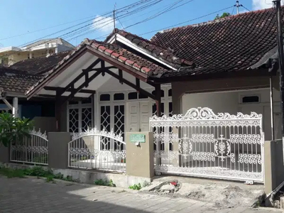 Tanah bonus Rumah di Kawasan Jalan Tukad Jinah Panjer dg LT 120m2