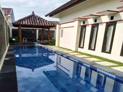 Swimming Pool Villa Jogja Utara Kampus UPN
