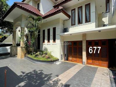 Disewakan Rumah 6 Br Luas Bangunan 457 m2, Kebayoran Baru