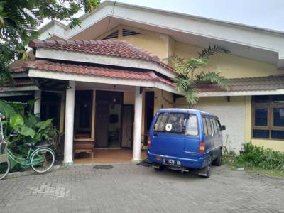 TURUN HARGA RUMAH KOST SEMI FURNISH 2 LANTAI DI MANYAR REJO