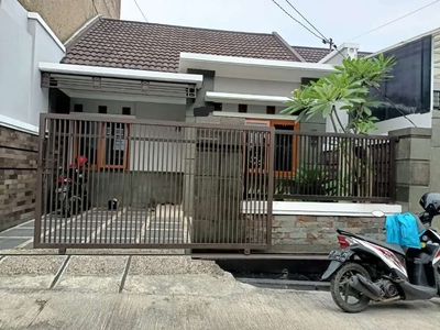 Dijual cepat Rumah cantik Komplek Cihanjuang Indah dkt Pemkot Cimahi