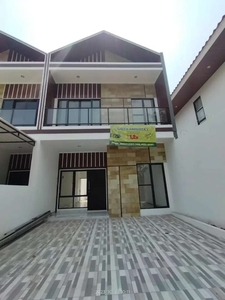 Dijual rumah 2 lantai di Cipayung