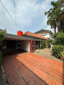 Dijual rumah lama hitung tanah jalan lebar di kebayoran baru